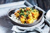 COOKING CLASS. WE ARE COOKING GENTLE PUMPKIN CURRY WITH COCONUT MILK